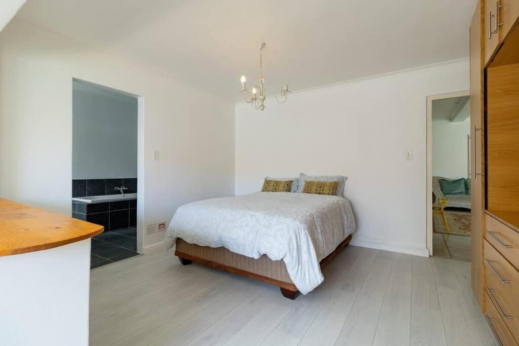 Garden Cottage, Camps Bay * Cape Town