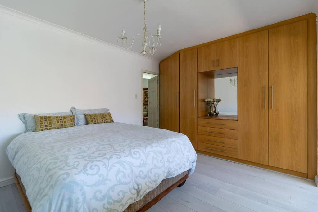 Garden Cottage, Camps Bay * Cape Town